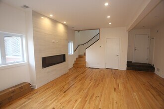 1637 N Clybourn Ave, Unit M07H in Chicago, IL - Building Photo - Building Photo