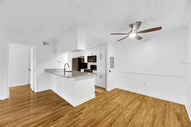 5304 W Kennedy Blvd in Tampa, FL - Building Photo - Building Photo