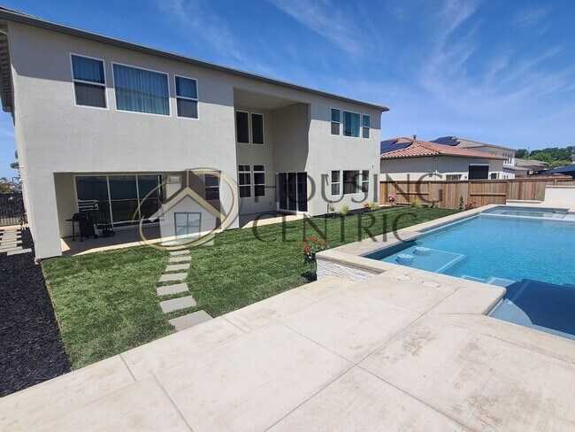 5033 Glacier Peak Dr in El Dorado Hills, CA - Building Photo - Building Photo