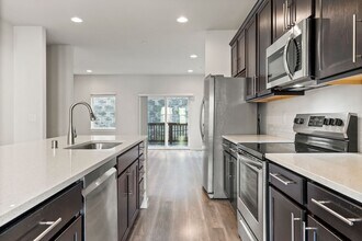 15720 Meadow Rd in Lynnwood, WA - Building Photo - Building Photo