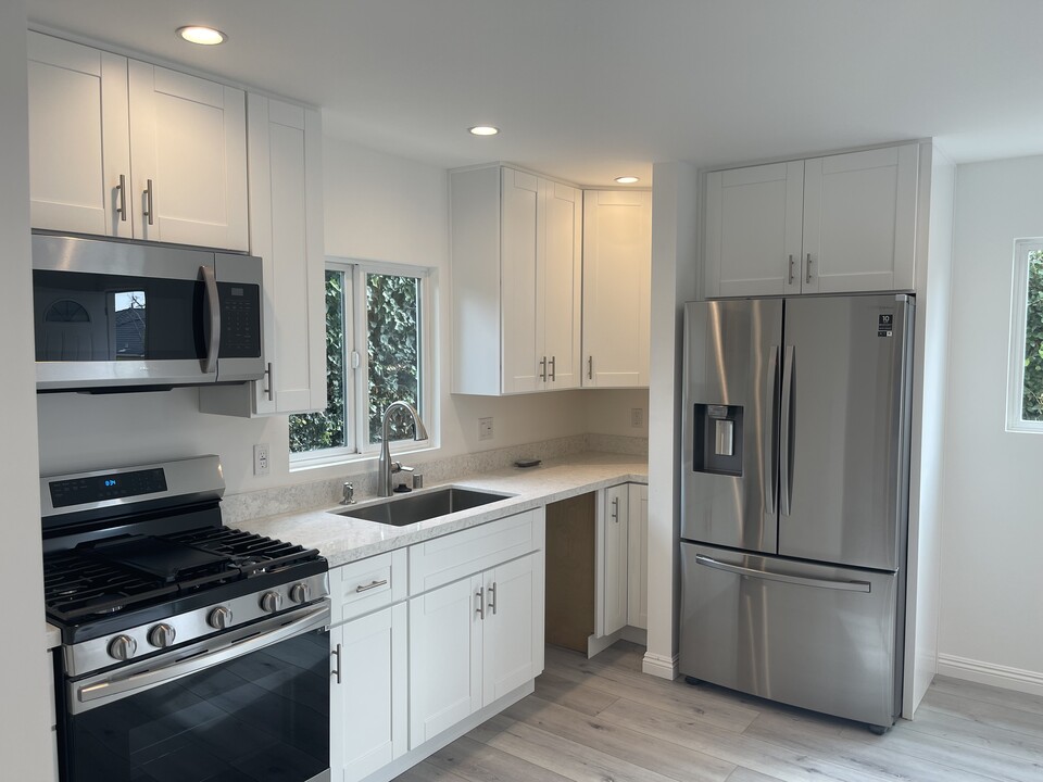 2926 N Brighton St in Burbank, CA - Building Photo