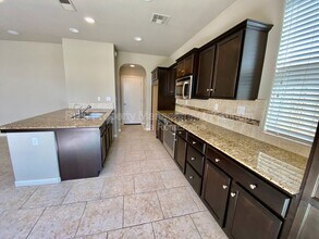 3554 Significant Way in Clovis, CA - Building Photo - Building Photo