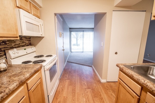 Westminster Place in Liverpool, NY - Foto de edificio - Building Photo