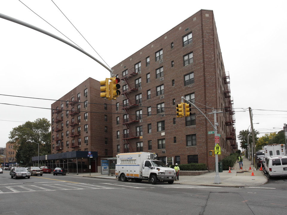 86-04 Grand Ave in Elmhurst, NY - Building Photo