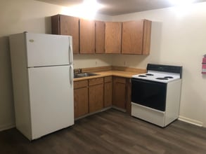 9527 W Main St in Kalamazoo, MI - Foto de edificio - Building Photo