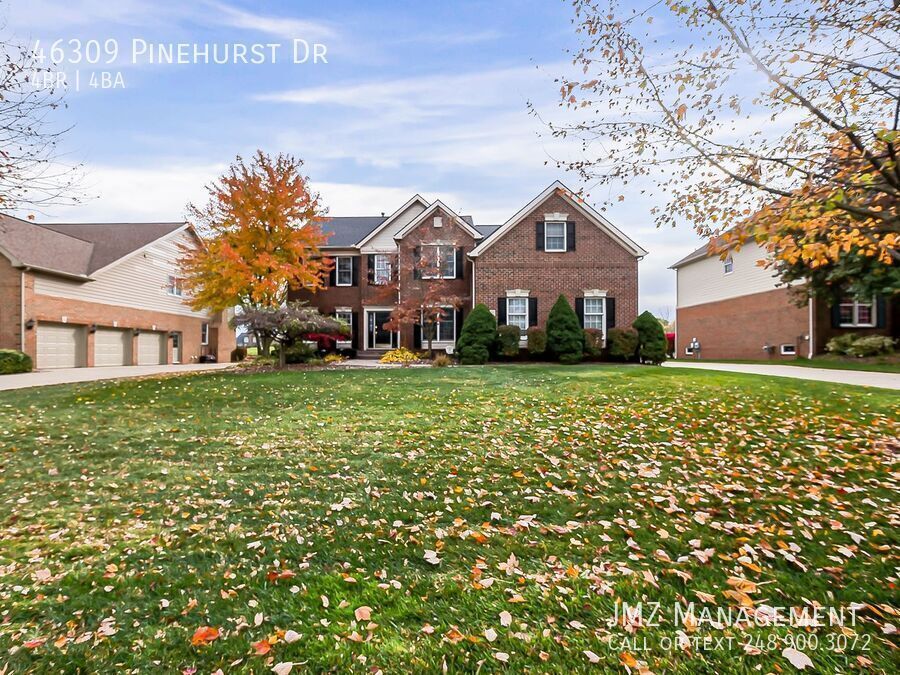 46309 Pinehurst Dr in Northville, MI - Foto de edificio