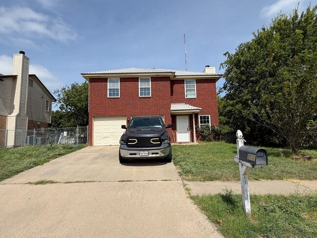 property at 807 N 5th St