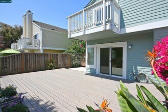 27 Shepardson Ln in Alameda, CA - Building Photo - Building Photo