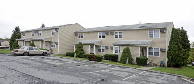 Cherry Hill Townhouses in Poughkeepsie, NY - Building Photo - Building Photo