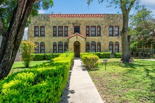 412 E Huisache Ave in San Antonio, TX - Building Photo