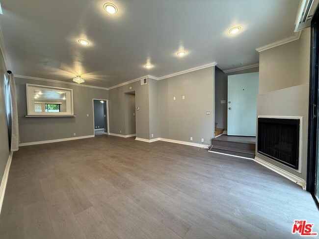 7311 Kester Ave in Los Angeles, CA - Building Photo - Building Photo