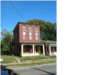 Chestnut Manor in Louisville, KY - Building Photo