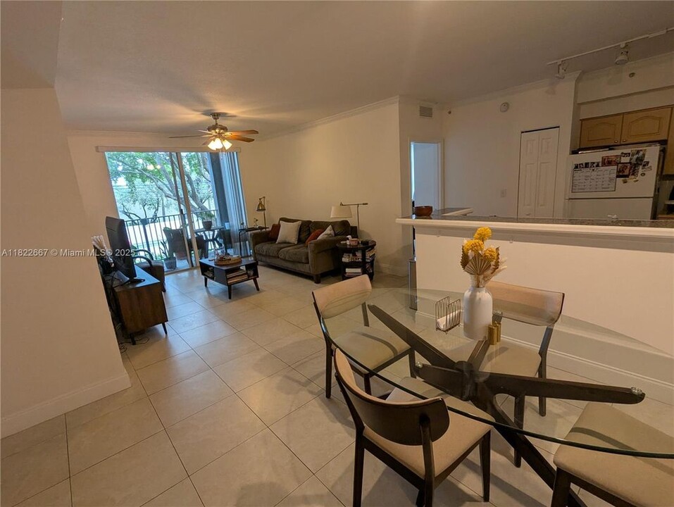 6801 SW 44th St in Miami, FL - Building Photo