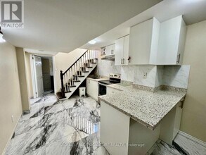 3 Carrie Crescent in Brampton, ON - Building Photo - Building Photo