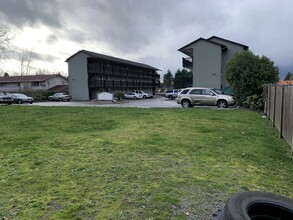 Sunrise Terrace Apartments in Tacoma, WA - Building Photo - Building Photo