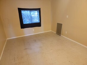 290 Elma Ave NE in Salem, OR - Building Photo - Building Photo