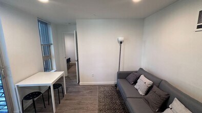 Sienna Apartments in Seattle, WA - Foto de edificio - Interior Photo