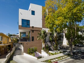 Larrabee Lofts in West Hollywood, CA - Building Photo - Building Photo