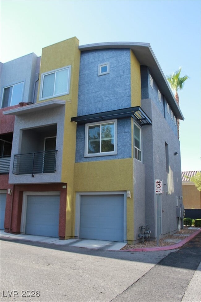 9050 W Tropicana Ave in Las Vegas, NV - Building Photo - Building Photo