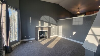 1423 85th Dr NE, Unit A in Lake Stevens, WA - Foto de edificio - Building Photo