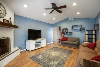 8801 Dawnridge Cir in Austin, TX - Building Photo - Building Photo