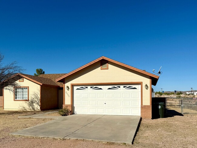 3015 N Alpha St in Kingman, AZ - Foto de edificio - Building Photo