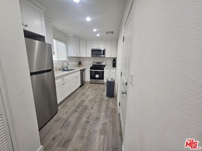 868 N Edgemont St in Los Angeles, CA - Building Photo - Building Photo
