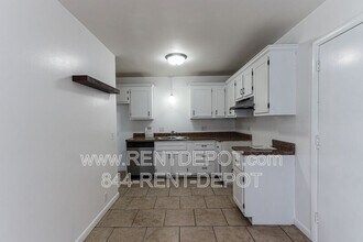 1220 Lincoln Park Dr in Evansville, IN - Building Photo - Building Photo