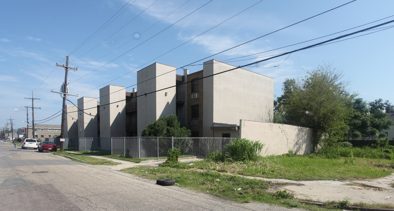 International in New Orleans, LA - Building Photo