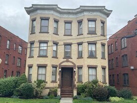 34 Essex St in Hartford, CT - Building Photo