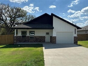 4025 Lake St in Greenville, TX - Building Photo - Building Photo