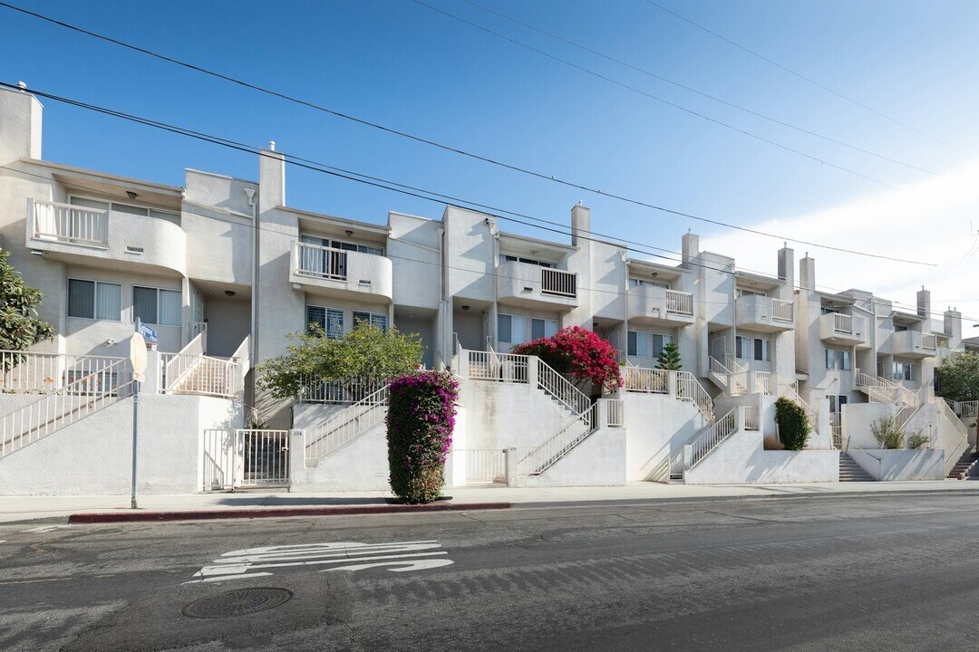 1001 Figueroa Terrace in Los Angeles, CA - Building Photo