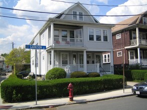 73 Garrison Ave, Unit 2 in Somerville, MA - Foto de edificio - Building Photo