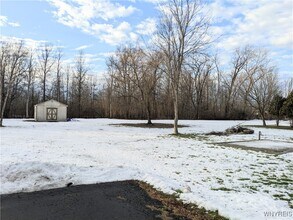 6926 Maple Dr in North Tonawanda, NY - Building Photo - Building Photo