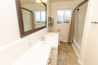 1401 Rosemead Ct in Modesto, CA - Building Photo - Building Photo