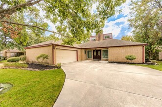 12147 Ella Lee Ln in Houston, TX - Foto de edificio - Building Photo