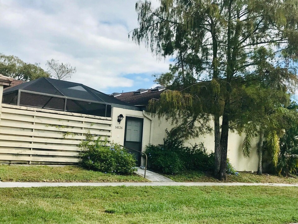 14126 Lily Ct in Wellington, FL - Building Photo