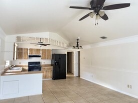 4926 Vincennes St in Cape Coral, FL - Building Photo
