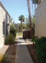 Orinoco Apartments in Phoenix, AZ - Foto de edificio - Building Photo