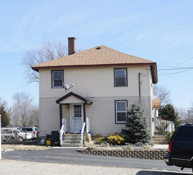 132 E Pulaski Rd in Huntington Station, NY - Building Photo - Building Photo