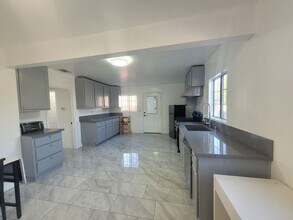 10138 Arleta Ave in Los Angeles, CA - Building Photo - Building Photo