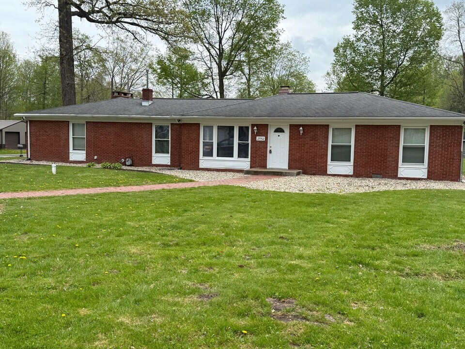 2552 S Woodland Trail in Warsaw, IN - Building Photo