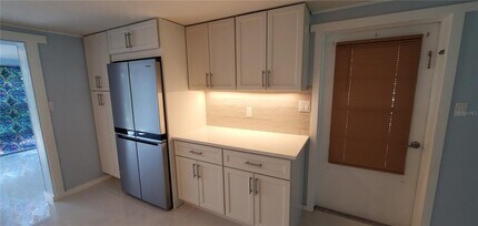 5529 Nutmeg Ave in Sarasota, FL - Building Photo - Building Photo