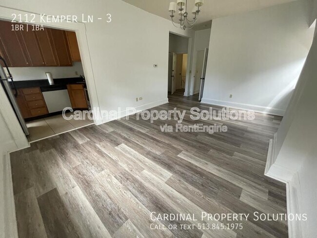 2114 Kemper Ln in Cincinnati, OH - Building Photo - Building Photo