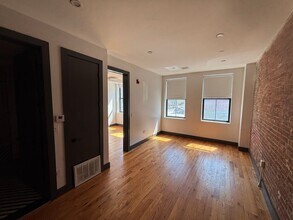 568 Communipaw Ave in Jersey City, NJ - Foto de edificio - Building Photo