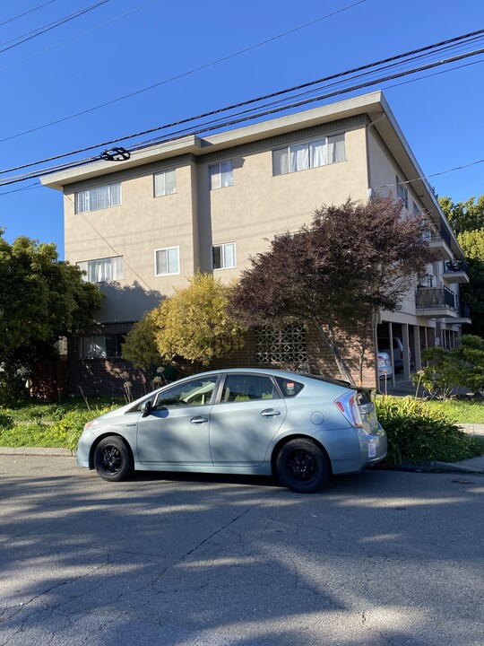 1721 Berkeley Way, Unit Must see Berkeley condo in Berkeley, CA - Building Photo