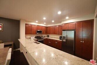 14412 Killion St in Los Angeles, CA - Building Photo - Building Photo