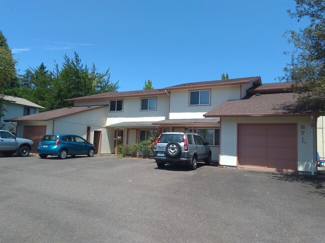 property at 875 NW Oak Ave