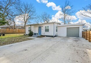 611 N Elm St in Lancaster, TX - Building Photo - Building Photo