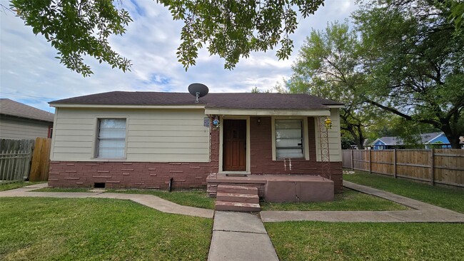 2111 3rd St in Galena Park, TX - Building Photo - Building Photo